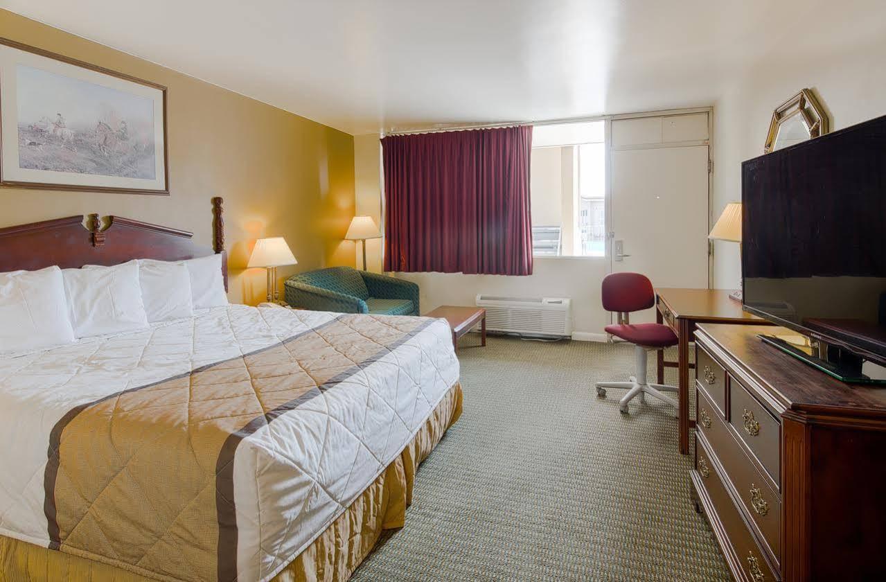Travelodge By Wyndham Lynchburg Εξωτερικό φωτογραφία