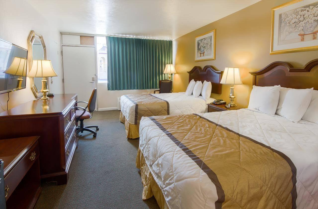 Travelodge By Wyndham Lynchburg Εξωτερικό φωτογραφία