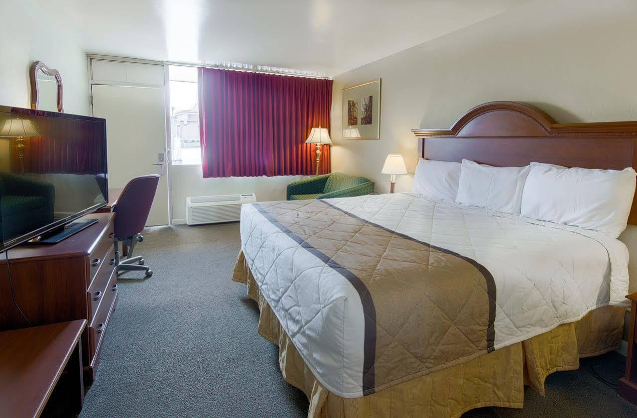 Travelodge By Wyndham Lynchburg Εξωτερικό φωτογραφία